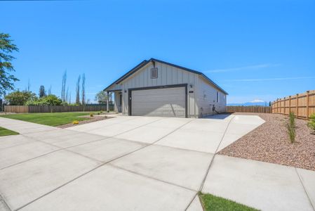 New construction Single-Family house 1050 Nw Fairway Rd, Madras, OR 97741 plan McKenzie - image