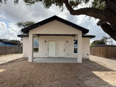 New construction Multi-Family house 3274 N Ih 35, Natalia, TX 78059 - image