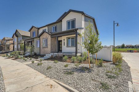 New construction Townhouse house 1250 S Algonquian St, Aurora, CO 80018 The Highland- photo 0 0