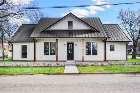 New construction Single-Family house 635 W Liveoak, Jacksboro, TX 76458 null- photo 0