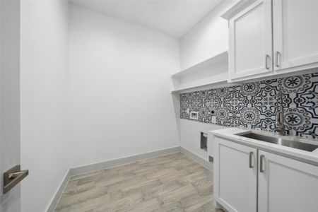 New construction Single-Family house 619 Longhorn Trl, Angleton, TX 77515 - image