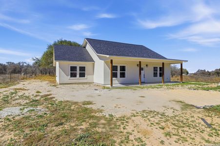 New construction Single-Family house 374 County Rd 124, Floresville, TX 78114 - image