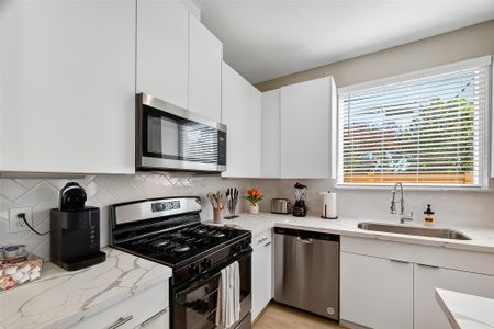 New construction Single-Family house 8668 Easthaven Blvd, Houston, TX 77075 - image 11