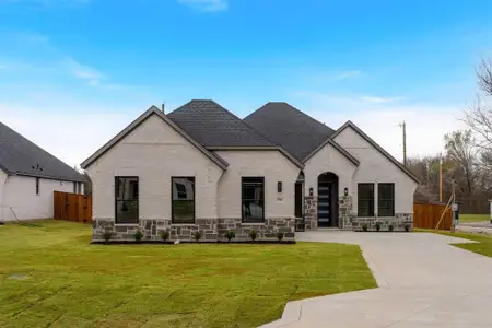 New construction Single-Family house 596 E Woodell Dr, Glenn Heights, TX 75154 - image