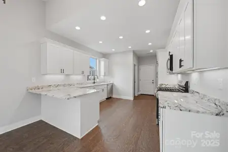 New construction Townhouse house 835A Wynnshire Dr, Hickory, NC 28601 - image 5