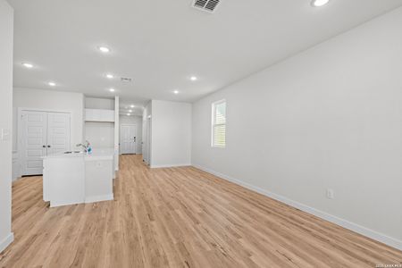 New construction Single-Family house 5611 Franklin Hls, San Antonio, TX 78073 plan Hawthorn- 1802 - image 16