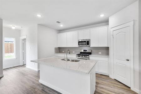 New construction Single-Family house 10913 Ozone Ct, Conroe, TX 77303 plan Landmark Series - Meyerson - image 14