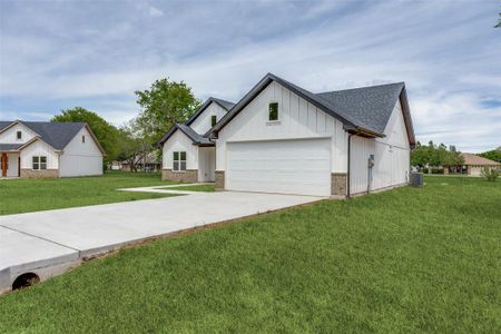 New construction Single-Family house 4000 Tahoe Ct, Granbury, TX 76048 - image