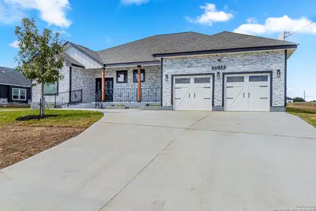 New construction Single-Family house 16923 Rancho Escondido, Atascosa, TX 78002 - image