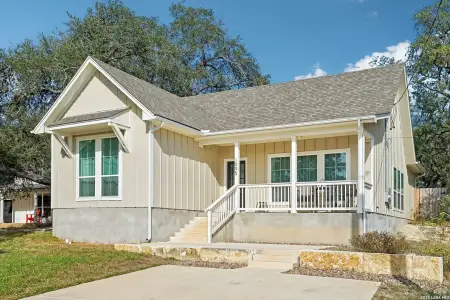 New construction Single-Family house 1095 Diamondhead Dr, Canyon Lake, TX 78133 - image