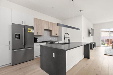 New construction Townhouse house 1402 Summit St, Unit A, Austin, TX 78741 null- photo 3 3