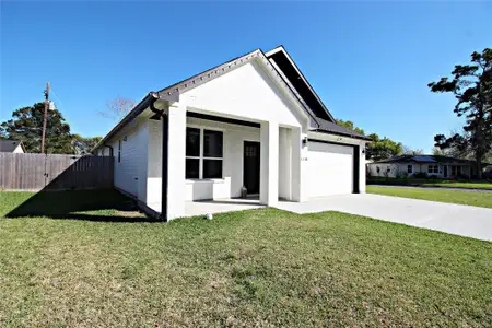 New construction Single-Family house 1118 N Shepherd Dr, Baytown, TX 77520 - image