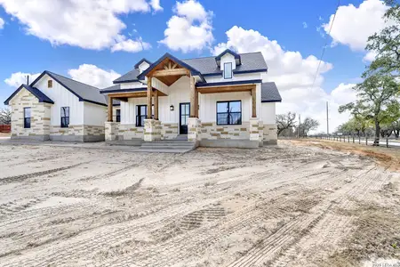 New construction Single-Family house 100 Hondo Rdg, La Vernia, TX 78121 - image