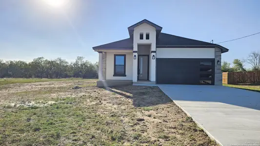 New construction Single-Family house 16123 Vaquero Dr, Atascosa, TX 78002 - image