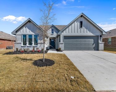 New construction Single-Family house 1525 Central Park Drive, Alvarado, TX 76009 - photo 0