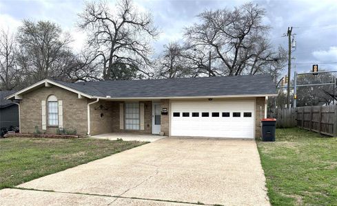 New construction Single-Family house 2010 Kyle Dr, Paris, TX 75460 - image