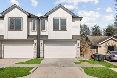 New construction Single-Family house 4427 Elmwood St, Houston, TX 77051 - image
