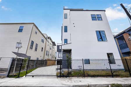 New construction Single-Family house 1107 Wilson St, Houston, TX 77019 - image 3