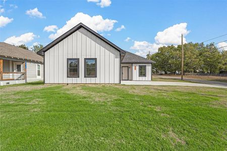 New construction Single-Family house 901 W Ford Street, Denison, TX 75020 - photo 0