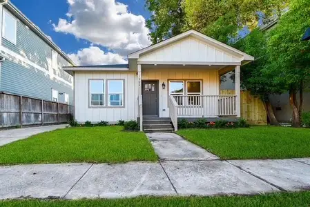 New construction Single-Family house 1202 Aurora St, Houston, TX 77009 - image