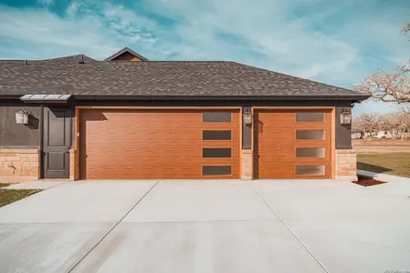 New construction Single-Family house 192 Bobby Lynn, Adkins, TX 78101 - image 1