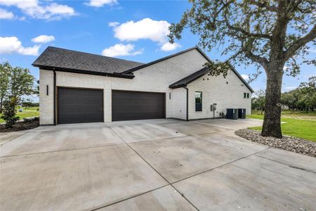 New construction Single-Family house 1035 Estancia Blvd, Weatherford, TX 76088 - image