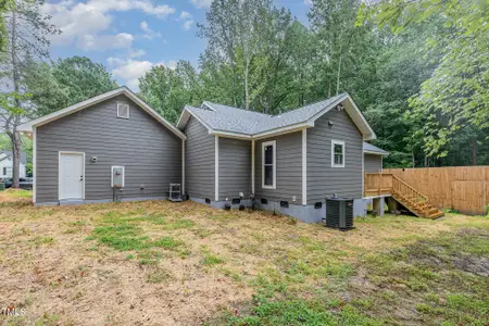 New construction Single-Family house 820 E Cardinal Dr, Fuquay Varina, NC 27526 - image