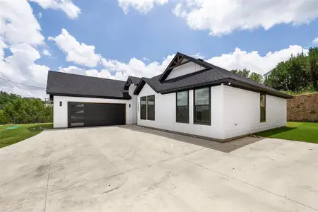 New construction Single-Family house 2203 Christine Dr, Granbury, TX 76048 - image