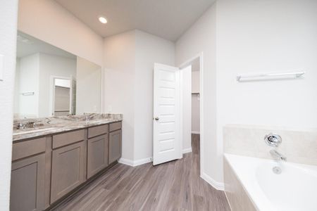 New construction Single-Family house 3037 Bristlegrass St, Brookshire, TX 77423 plan The Benbrook - image 8