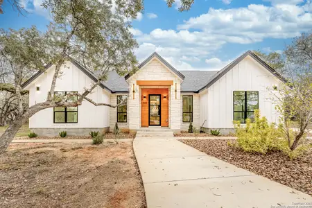 New construction Single-Family house 864 Paddy Rd, Floresville, TX 78114 - image