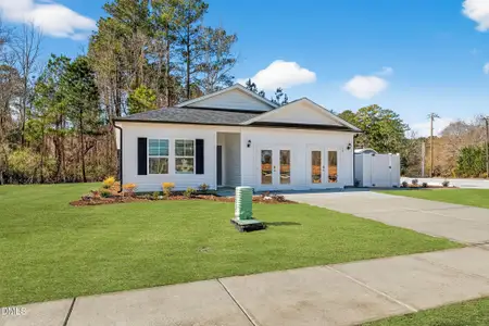 New construction Single-Family house 70 Muscovy Dr, Four Oaks, NC 27524 plan Retreat - image
