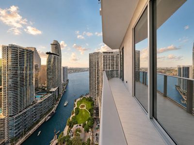 New construction Condo house 77 Se 5Th St, Unit UPH01, Miami, FL 33131 - image