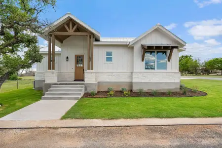 New construction Single-Family house 501 Ranchview Dr, Johnson City, TX 78636 - image