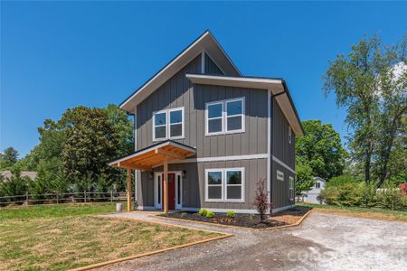 New construction Single-Family house 32 Oak Hill Rd, Candler, NC 28715 - image
