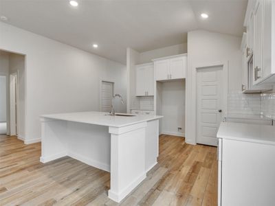 New construction Single-Family house 8323 Amber Summit Ln, Angleton, TX 77515 - image 10