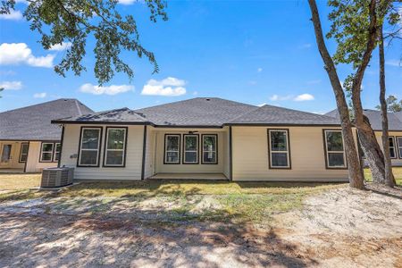 New construction Single-Family house 11300 Cedar Dr, Mabank, TX 75156 - image