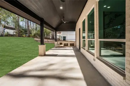 New construction Single-Family house 2405 W Green Briar Dr, Huntsville, TX 77340 - image