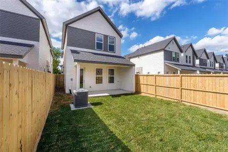 New construction Single-Family house 5616 Bertellis Ln, Houston, TX 77091 - image