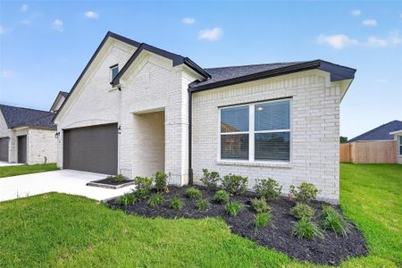 New construction Single-Family house 2111 Spring Hollow Dr, Baytown, TX 77521 - image