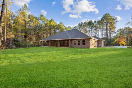 New construction Single-Family house 105 Wood Forest Ln, Huntsville, TX 77340 - image 4