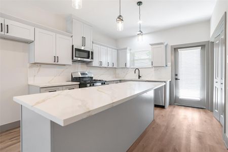 New construction Single-Family house 9916 Dipping Woods St, Houston, TX 77076 - image 2