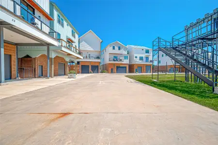 New construction Single-Family house 43 Commander Runco Ln, Taylor Lake Village, TX 77586 - image