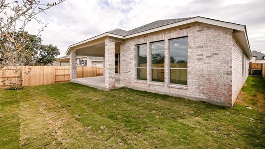 New construction Single-Family house 228 Missouri Primrose Ln, San Marcos, TX 78666 Design 2504W- photo 4 4