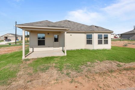 New construction Single-Family house 109 Pendleton Cv, Floresville, TX 78114 Ellsworth- photo 31 31