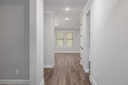 Inviting entryway foyer