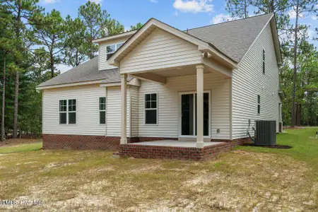 New construction Single-Family house 161 Pinecrest Dr, Carthage, NC 28327 plan Burleigh - image