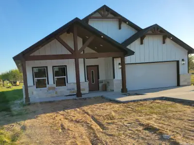 New construction Single-Family house 1114 Mccoy Rd, San Antonio, TX 78069 - image