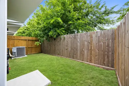 New construction Single-Family house 320 Neyland St, Houston, TX 77022 - image 1