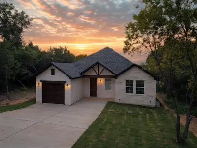 New construction Single-Family house 750 E Bluebonnet Dr, Granbury, TX 76048 - image