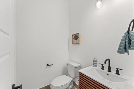 New construction Single-Family house 3002 Jensen Springs Ln, Houston, TX 77026 - image 12